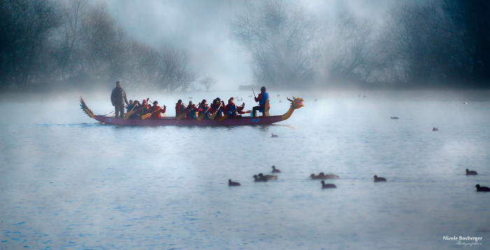 Les dragon-girls de l'association diamant rose en promenade sur l'Etang d'Isle